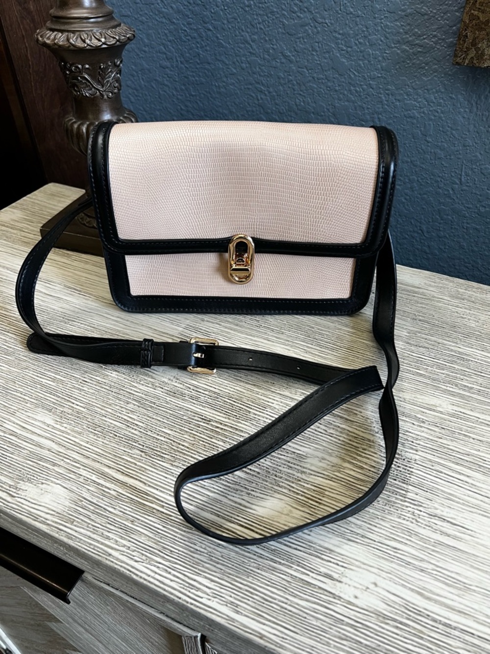 LIKE NEW!! Jules Kae Mia Blush Pink and Black Crossbody Bag Gold Hardware
